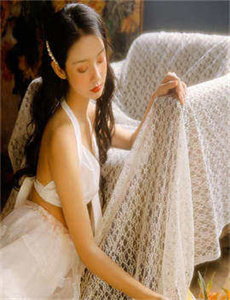 《品色新网址-女主吃了春晚药第一集》