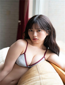 《japonensis17一21学生-美女岔开腿露出粉嫩花苞》
